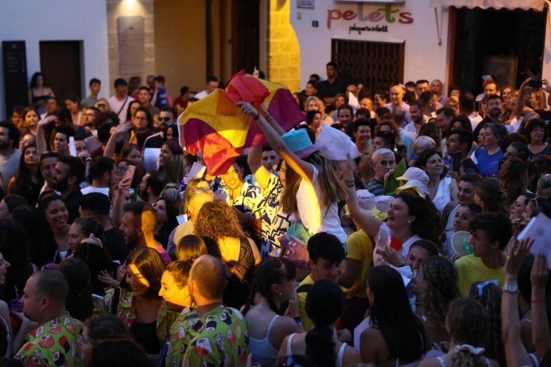 El pregó de Fogueres de Xàbia fa bullir la Plaça de l’Església El pregó de Fogueres de Xàbia fa bullir la Plaça de l’Església